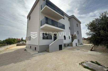 Medulin, četverosoban stan na atraktivnoj lokaciji, neto korisna površina 145 m² s 2 parkirna mjesta