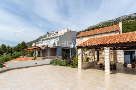 Hvar, prekrasna nekretnina na južnoj strani otoka s otvorenim pogledom na more
