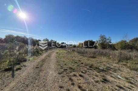 Istra, Poreč, gospodarsko zemljište u industrijskoj zoni 12.330m2