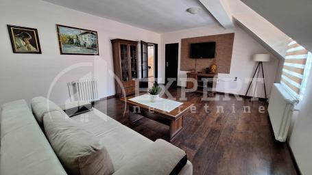 Izdaje se višenamenski poslovni prostor u strogom centru, 320m2