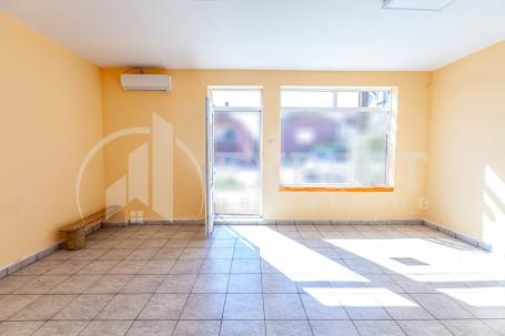 Poslovni  prostor -  ulični  lokal, centar  Novog  sela, 77 m2