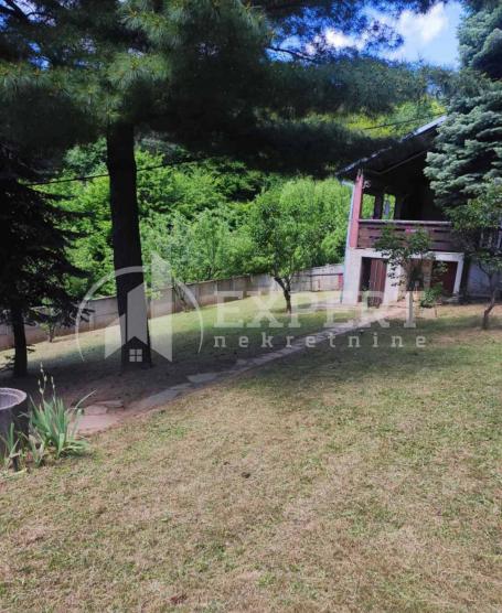 Vikendica sa placem, Gornji Barbeš, Seličevica