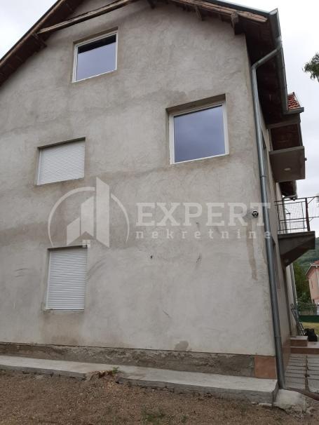 Odlična porodična kuća, 256m2 sa pomoćnim objektima 100m2, plac  2987m2, Malošište