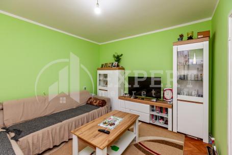 Kuća  na  Mramorskom brdu, 94 m2, plac  10 ari