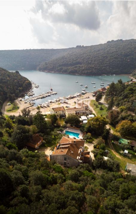 Istra, hotel 50m od mora, izvrsna investicija!