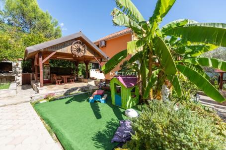 Property in Montenegro, Herceg Novi, Mojdež