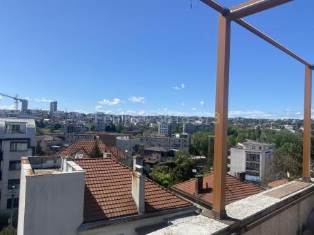 Prodaja lux stana sa 2 garaže, Gospodara Vučića 
