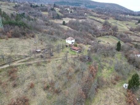 Prodaje se polj. gazdinstvo sa 3 objekta 4,98 ha, Vinicka, Prijepolje 