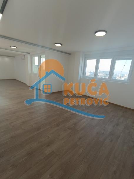 Izdaje se poslovni prostor 229m2 u strogom centru grada