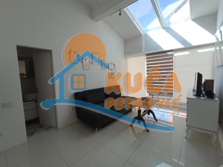 Izdaje se kancelarijski prostor u Donjem Komrenu, 50m2