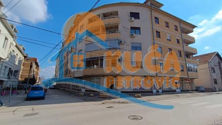 Izdaje se poslovni prostor u centru Leskovca, 200m2