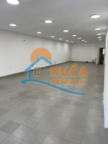 Izdaje se poslovni prostor 240m2