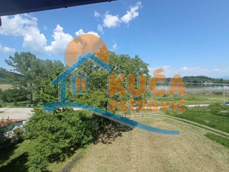 Izdaje se ugostiteljski objekat sa pogledom na Oblačinsko jezero, 330m2