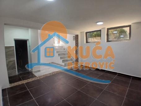 Izdaje se renoviran poslovni prostor u centru grada, 30m2