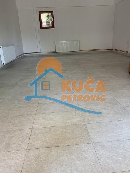 Izdaje se odličan lokal kod hotela Tami, 46m2