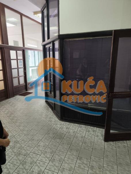 Izdaje se odličan lokal u Leskovcu u centru, 16m2