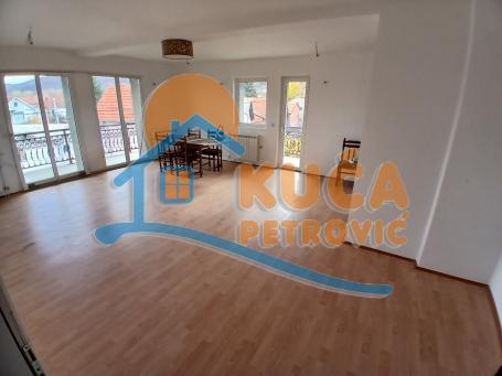 Izdaje se stan u Niškoj Banji, Devizno naselje, 152m2, grejanje na struju