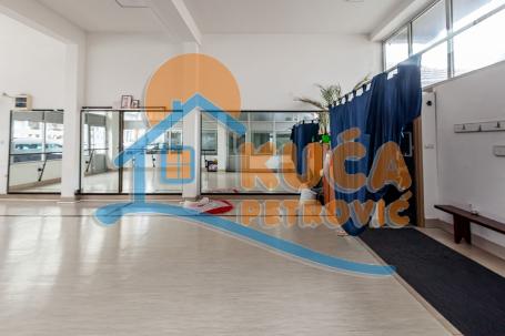 Ulični lokal 51m2 u blizini Narodnog Pozorišta