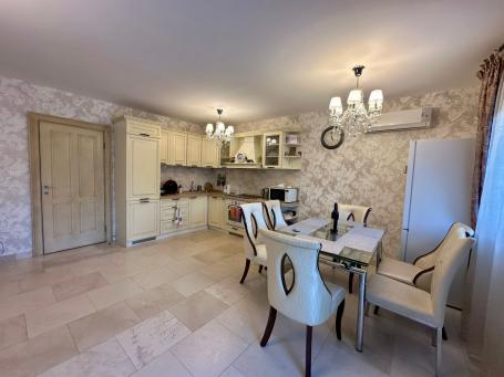 Izdavanje, Kuća, 180m2 , Kotor