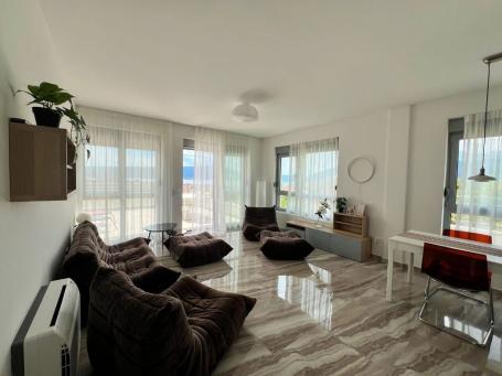 Izdavanje, Stan, 123m2 , Tivat
