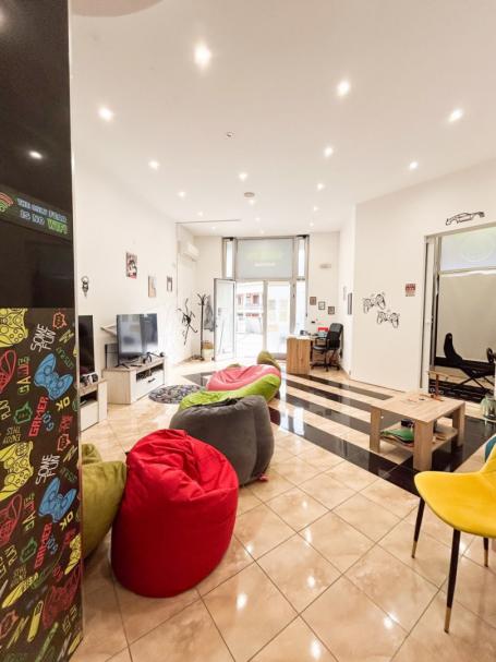 Izdavanje, Poslovni prostor, 54m2 , Tivat