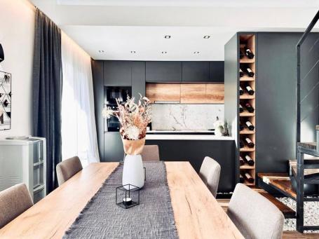 Izdavanje, Stan, 130m2 , Tivat