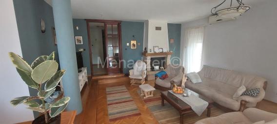 Medak Padina, 385m2, pr+1,4,0sob+3,0sob, 3 mč,7ari, gas, novo, lodje, uknj