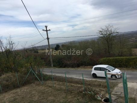 Barič, plac 46 ari pored puta za Jasenak