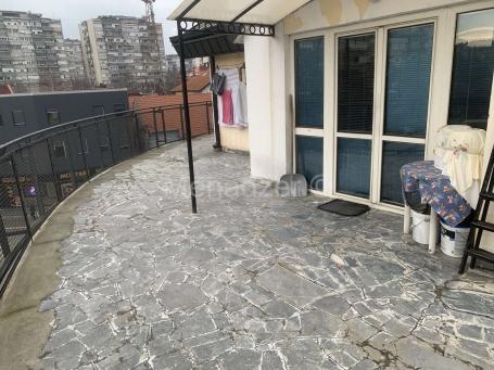 Zemun, 5.0 (deljiv na 2 stana), terasa, 174m2,3/3, parking