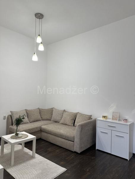 Senjak, . pijaca, 38m2, 2.5sob,1/3, ta, klima, sredjen, pvc, vesernica, 