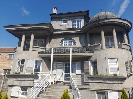Batajnica kuća 850m2, 8 ari placa