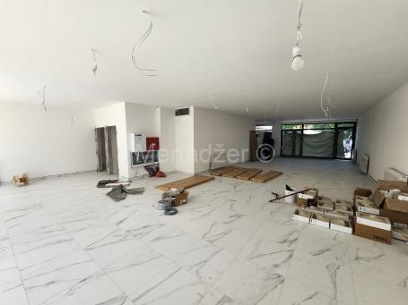 Zemun, lokal sa izlogom 154m2 + 56m2