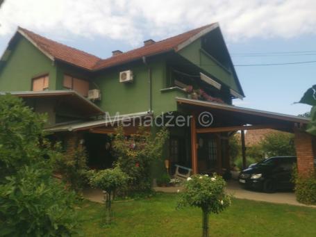 Centar, plac 17.2ara, luksuzna kuća 400 m2, uknjiženo