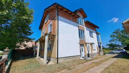 Irig kuca 650m2, 20ari plac, prelep pogled na Frusku Goru