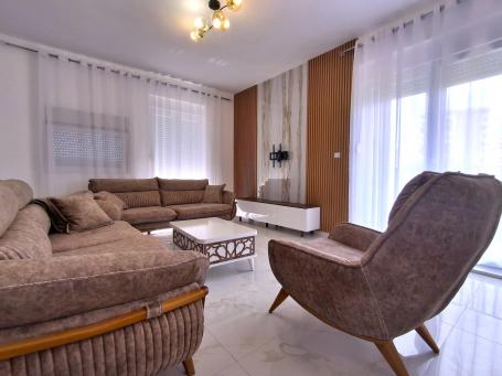 Dvosoban lijepo namješten stan, 76m2, Krivi most, Podgorica