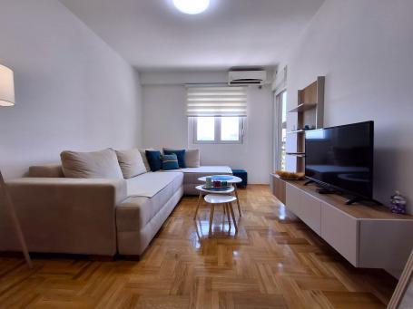 Jednosoban lijepo namješten stan, 40m2, Krivi most, Podgorica