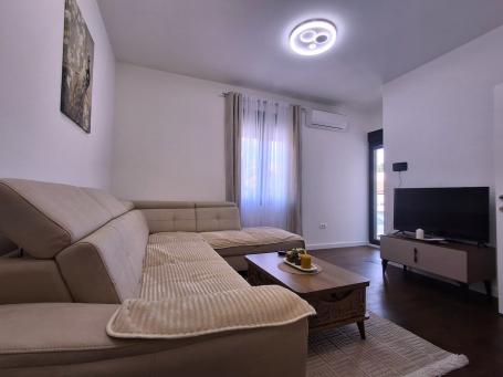 Jednosoban lijepo namješten stan, 37m2, Krivi most, Podgorica