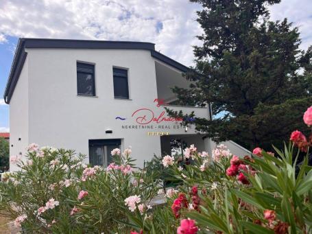 Vir, Kuća s 2 apartmana,  1. kat za adaptaciju
