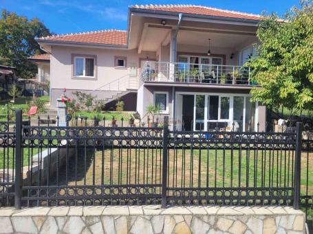 LEŠTANE porodična kuća 171kvm na plavcu od 4,5ari