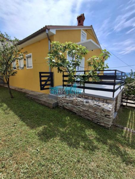 NOVI VINODOLSKI - UREĐENA KUĆA, 2 STAMBENE JEDINICE