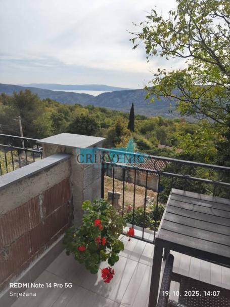 GRIŽANE APARTMAN s okućnicom