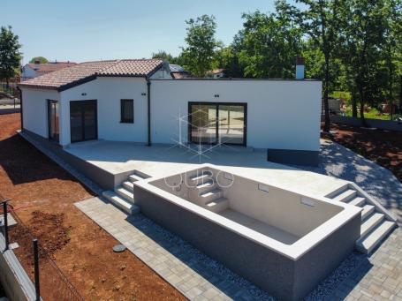 Istra, Barban – Pametna prizemnica s bazenom, solarnim panelima i potpunim mirom