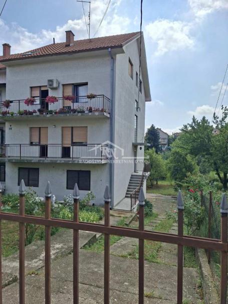 Kaluđerica, uknjižena kuća sa 4 stana,474m2,10ari ID#1556
