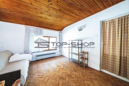 PRILIKA: Kustošija-Graberje, odlična kuća sa tri stana površine 240 m2