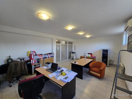 ZEMUN ZEMUN - CARA DUŠANA 60m2 , 900e