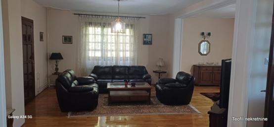 SAVSKI VENAC DEDINJE 350m2 , na 13a ,2500e