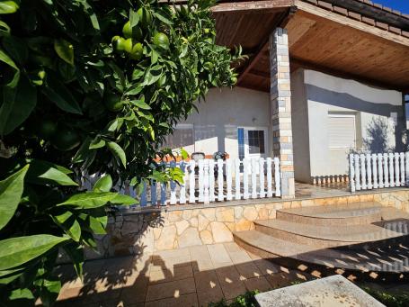 Stan u  Novigradu   u  prizemlju blizu plaže i  mora