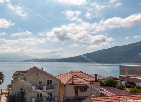 Dvosoban stan, 50 metara od mora, Đenovići, Herceg Novi