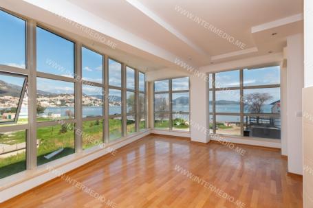 Two bedroom apartment by the sea, 126m2, Igalo, Herceg Novi