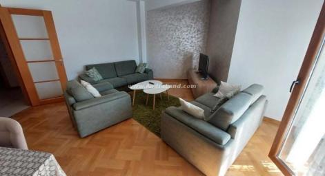 Stan koji mami pogledima – jednosoban apartman u srcu Bara